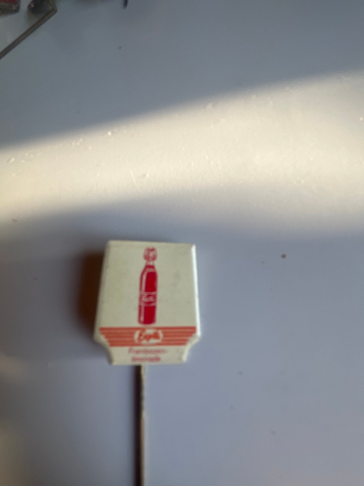 Vintage Cola Speldje - Flesje, Verzamelen, Speldjes, Pins en Buttons, Ophalen of Verzenden, Gebruikt, Merk, Speldje of Pin