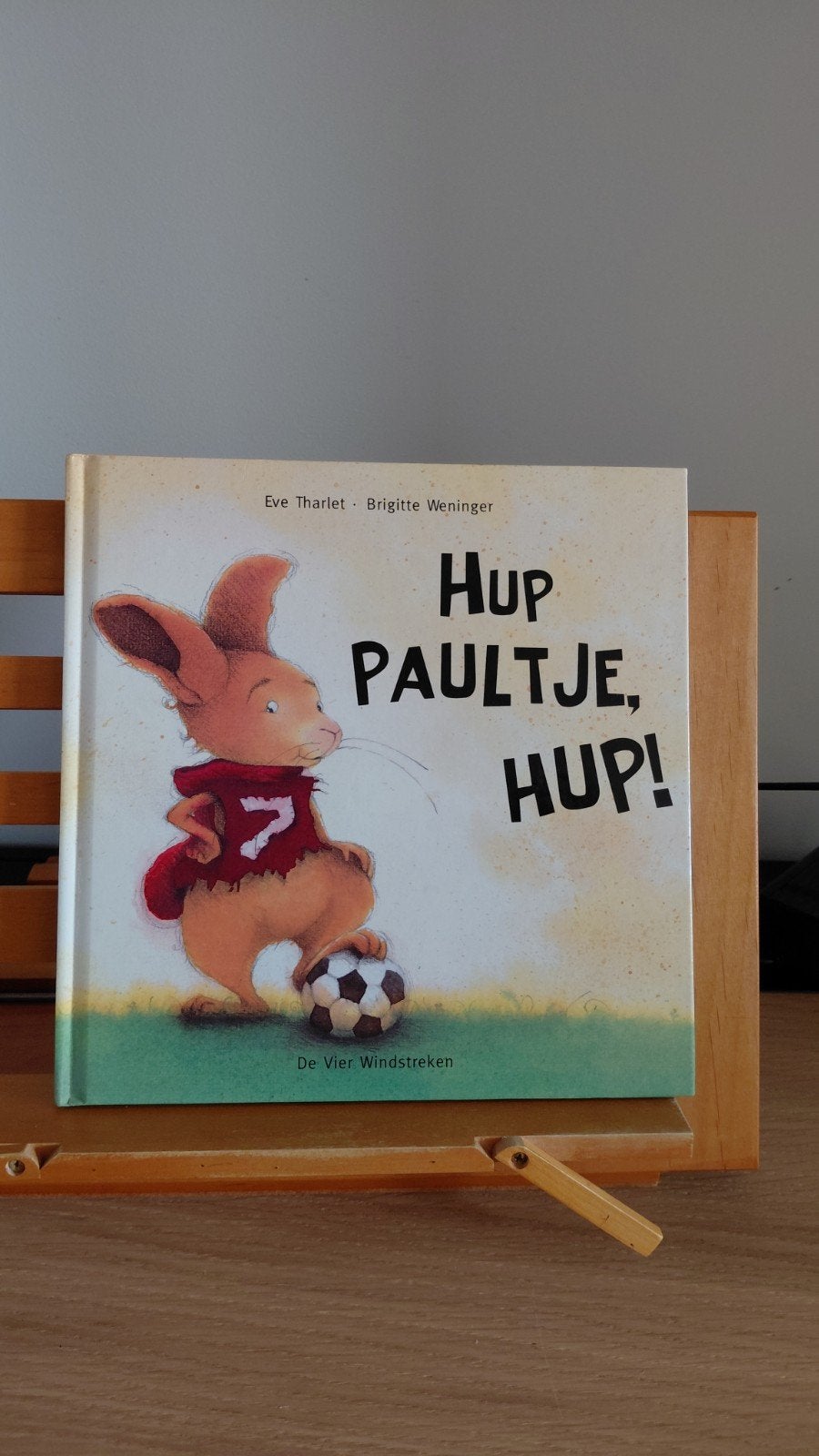 Hup Paultje, Hup! - Leuk kinderboek over voetbal, Ophalen of Verzenden, Zo goed als nieuw, Eve Tharlet, Brigitte Weninger, Fictie algemeen