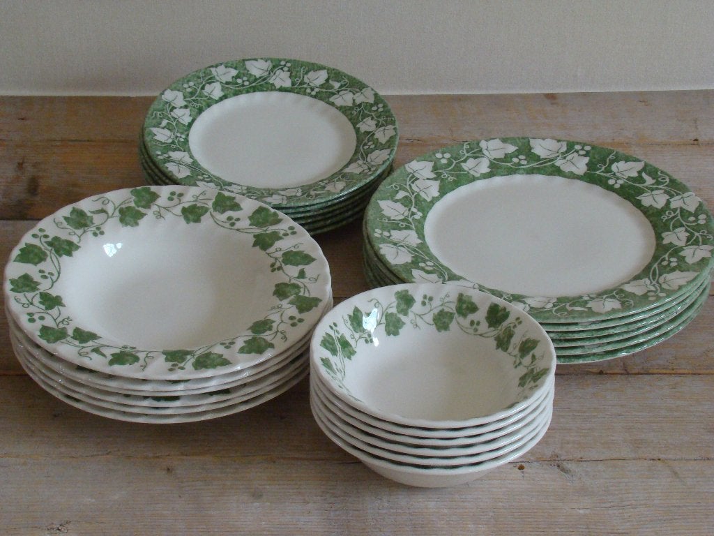 Servies, Engels Churchill, IVY, KLIMOP, WINGERD, als nieuw