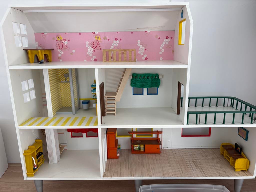 Zelfgemaakt Poppenhuis met Meubels en Poppen, Ophalen, Gebruikt, Poppenhuis