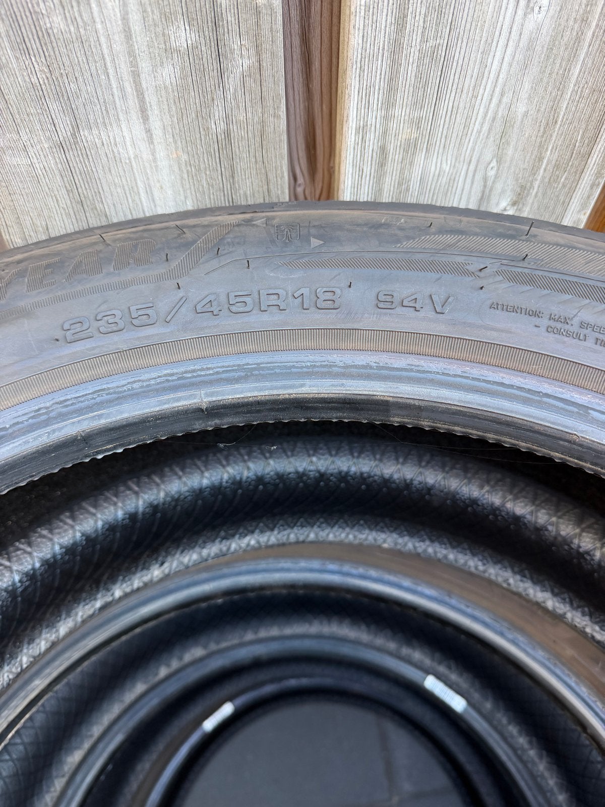 Goede staat Goodyear winterbanden 235/45R18, Ophalen, 18 inch, Gebruikt, Winterbanden