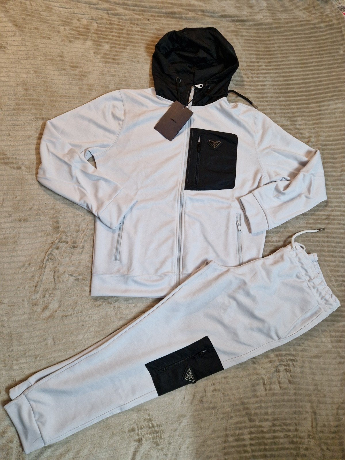 Prada totaal ensemble trainingspak set maat L, Ophalen of Verzenden, Nieuw, Maat 52/54 (L)