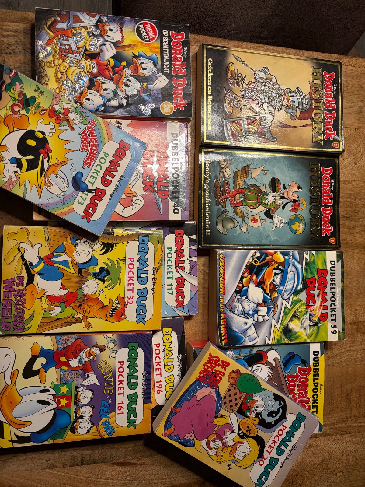 12 Donald Duck pockets en 2 History boeken, Meerdere stripboeken, Ophalen of Verzenden, Gelezen