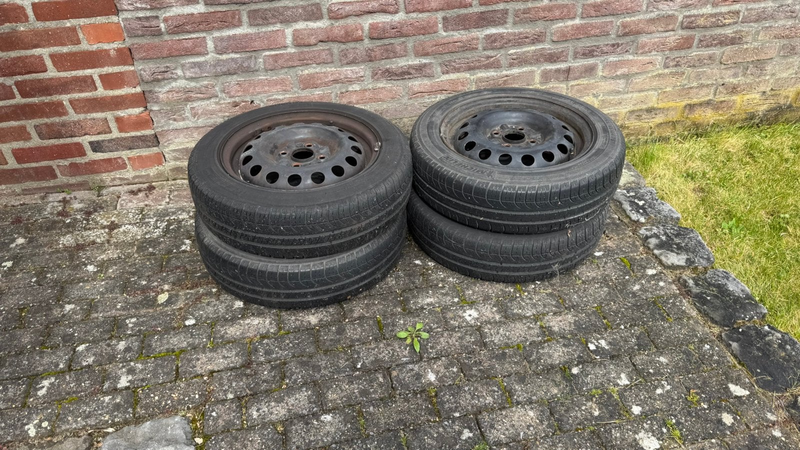 Gratis: 4x zomerbanden Michelin 155/65R14 op stalen velgen, Ophalen, Zo goed als nieuw