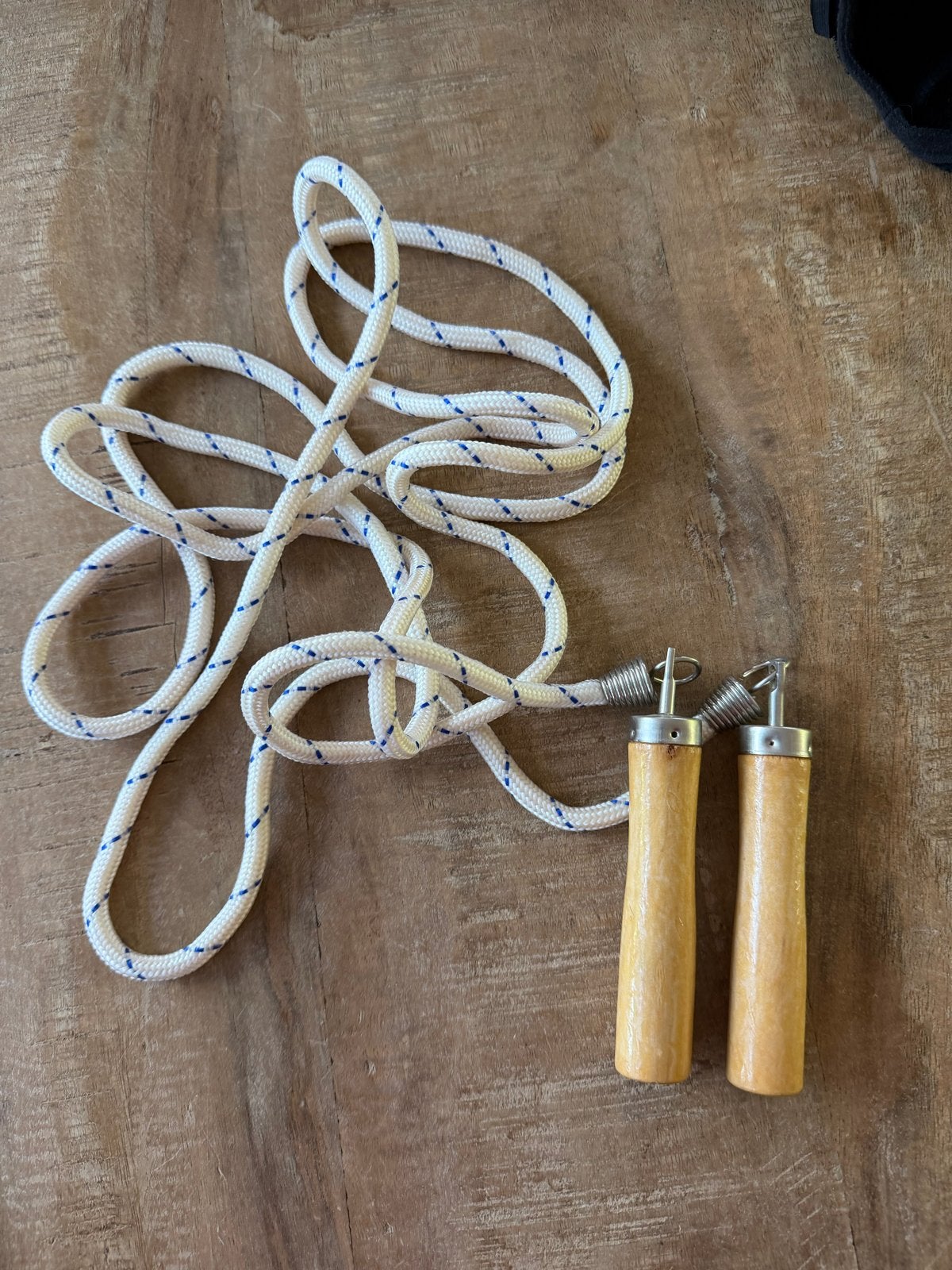 Springtouw met houten handvatten, Ophalen of Verzenden, Sport-springtouw, Gebruikt