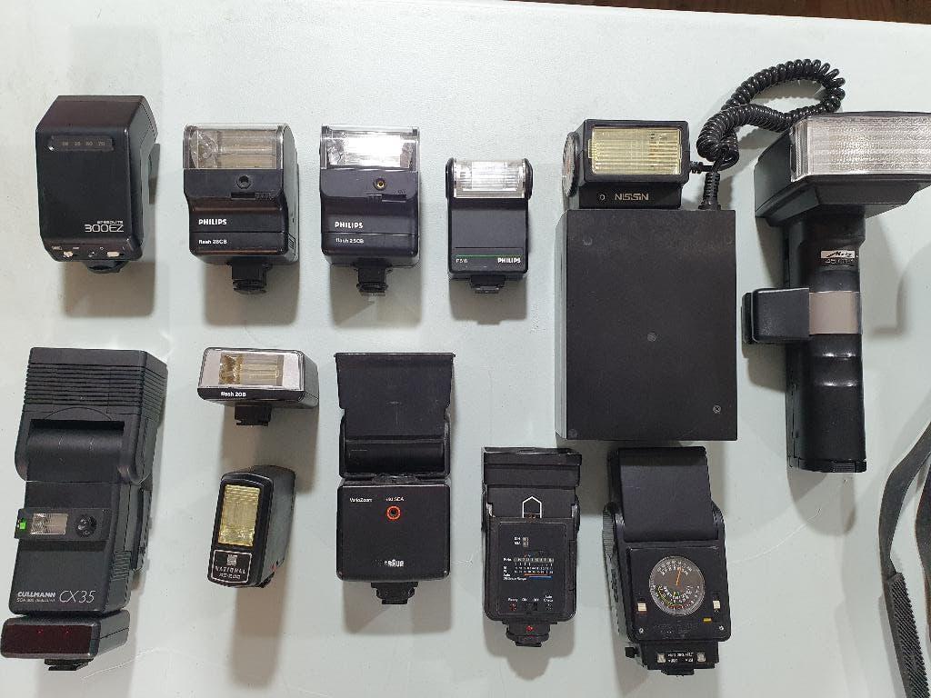 Partij flitsers uit analoge tijdperk 10 euro per stuk, Audio, Tv en Foto, Fotografie | Flitsers, Gebruikt, Overige merken, Ophalen of Verzenden