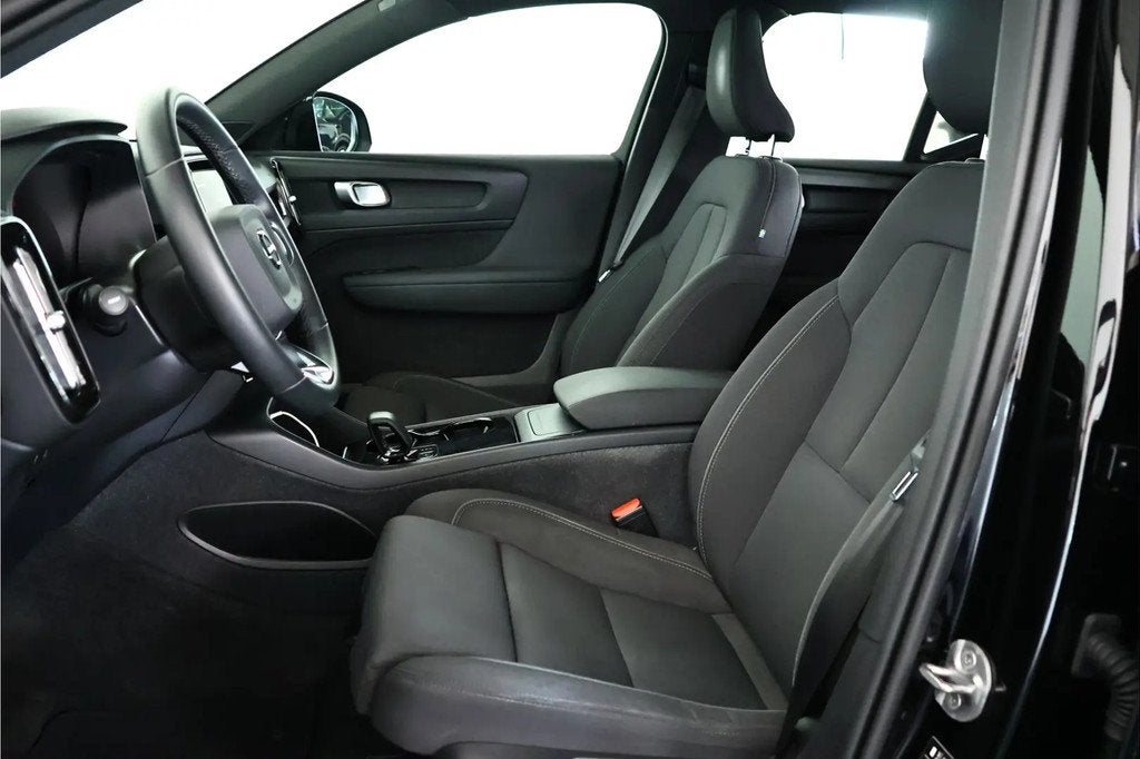 Volvo XC40 Recharge Plus 70 kWh € 32.900,00, Automaat, 232 pk, Gebruikt, Zwart