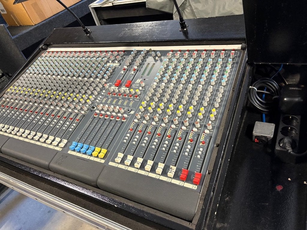 Allen & Heath GL2200 24-kanaals mengtafel incl. flightcase, Muziek en Instrumenten, Ophalen, Gebruikt, 20 kanalen of meer, Microfooningang
