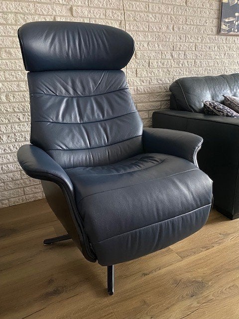 Flexlux Elektrisch Bedienbare Draai-Fauteuil in Blauw Leer, Ophalen, Modern, Comfort, Zo goed als nieuw, 75 tot 100 cm