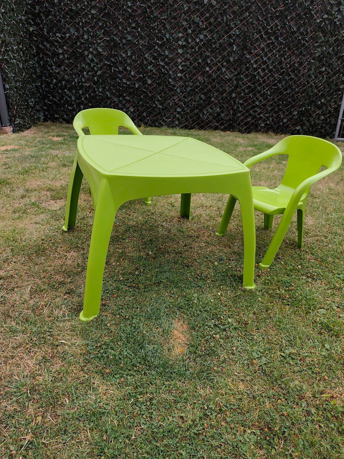 Kindertafel met 2 stoelen - Kunststof - Groen, Ophalen of Verzenden, Gebruikt, Vierkant, Kunststof