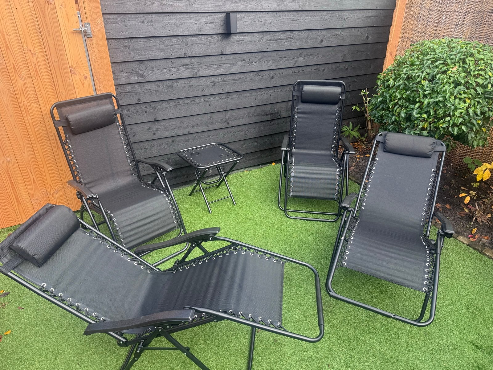 4x zeer luxe Tuinstoelen met bijzettafel - Zwart nu 225€, Tuin en Terras, Ophalen, Nieuw, Textileen, Inklapbaar