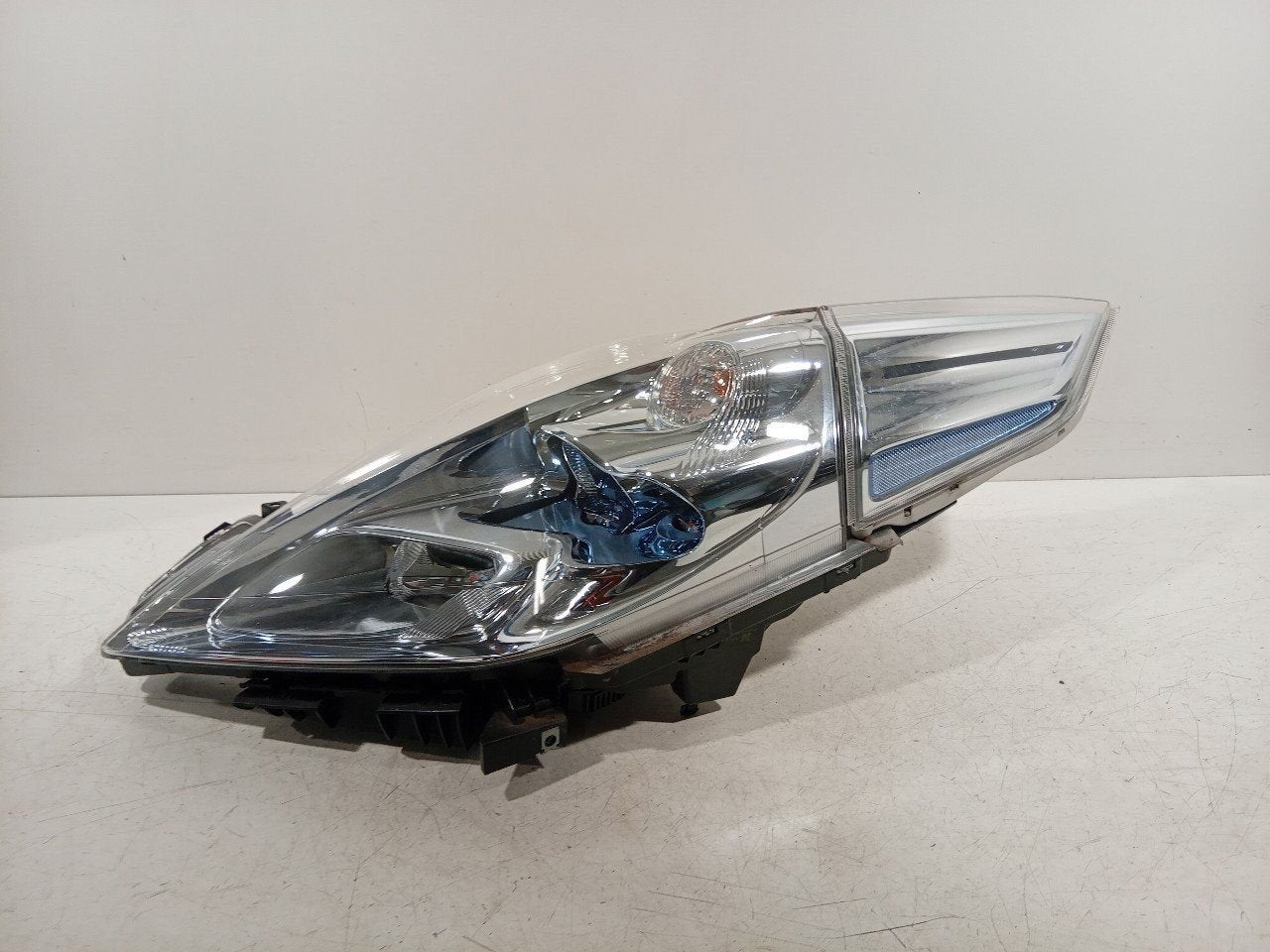 Koplamp links Nissan Leaf, Auto-onderdelen, Onderdelen@venauto.nl, Van der Ven Autorecycling B.V., Gebruikt, Ettenseweg 76, 4706 PB Roosendaal, The Netherlands