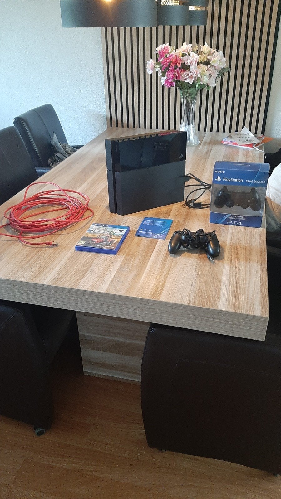 PlayStation 4 met Farming Simulator 17 en extra controller, Spelcomputers en Games, Games | Sony PlayStation 5, 2 spelers, Eén computer