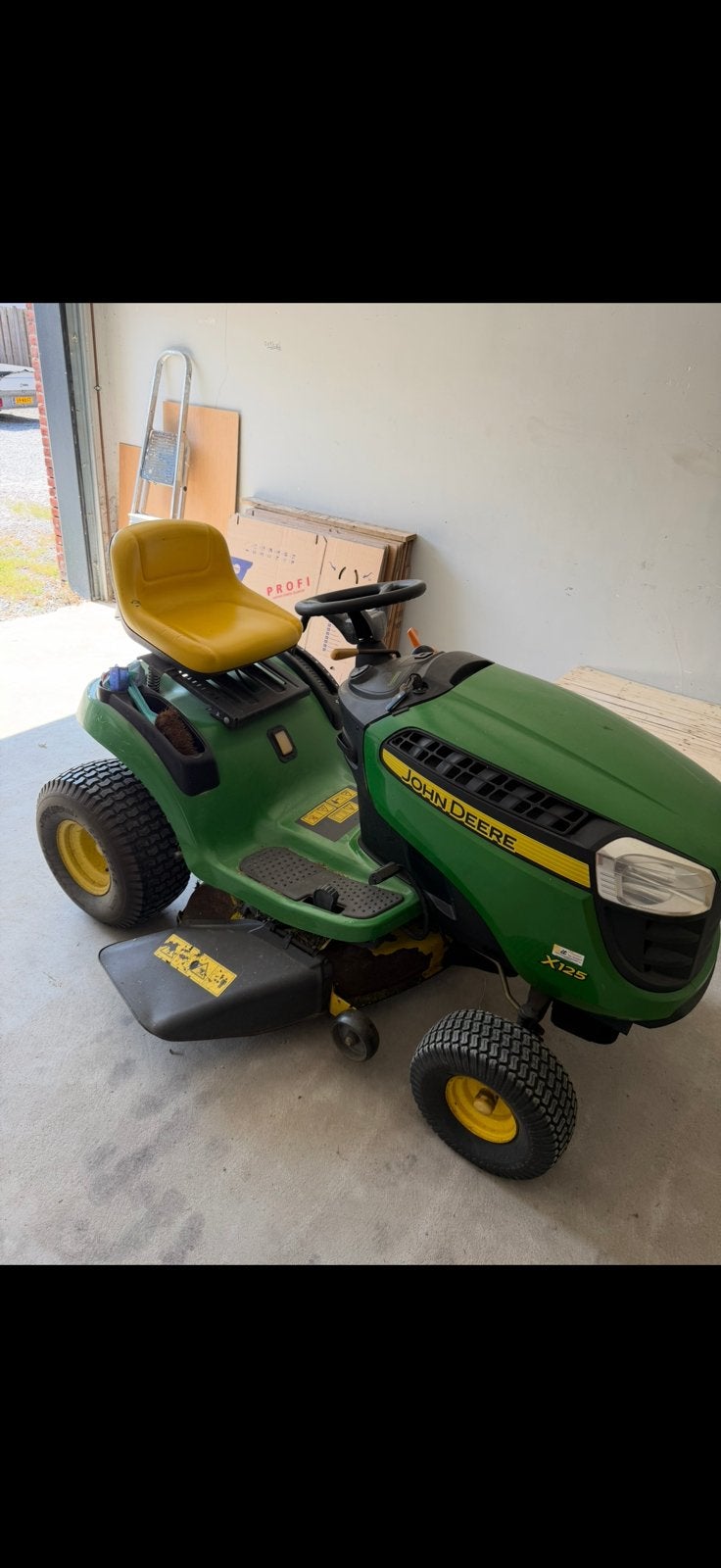 John Deere X125 zitmaaier – 131 draaiuren, Ophalen, Zo goed als nieuw