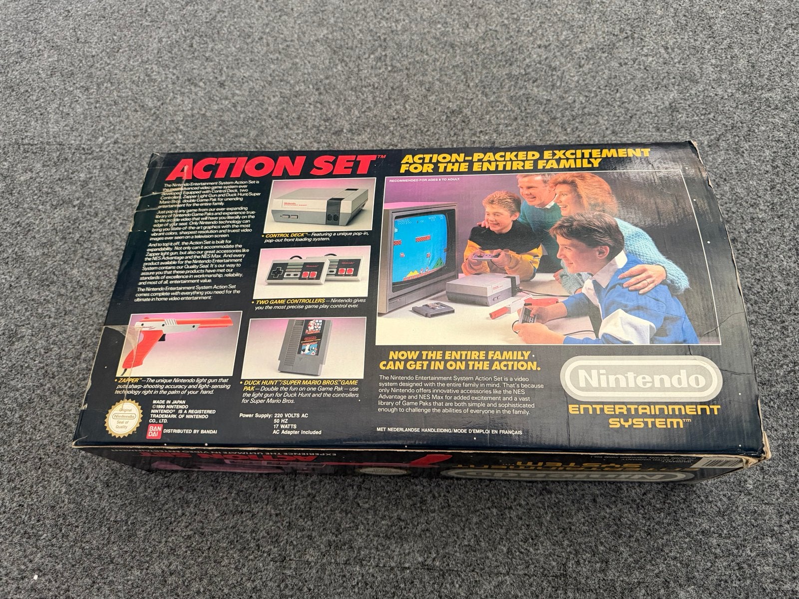 Nintendo NES Action Set - Compleet met doos en games, Verzenden, Zo goed als nieuw, Met 2 controllers, Met games