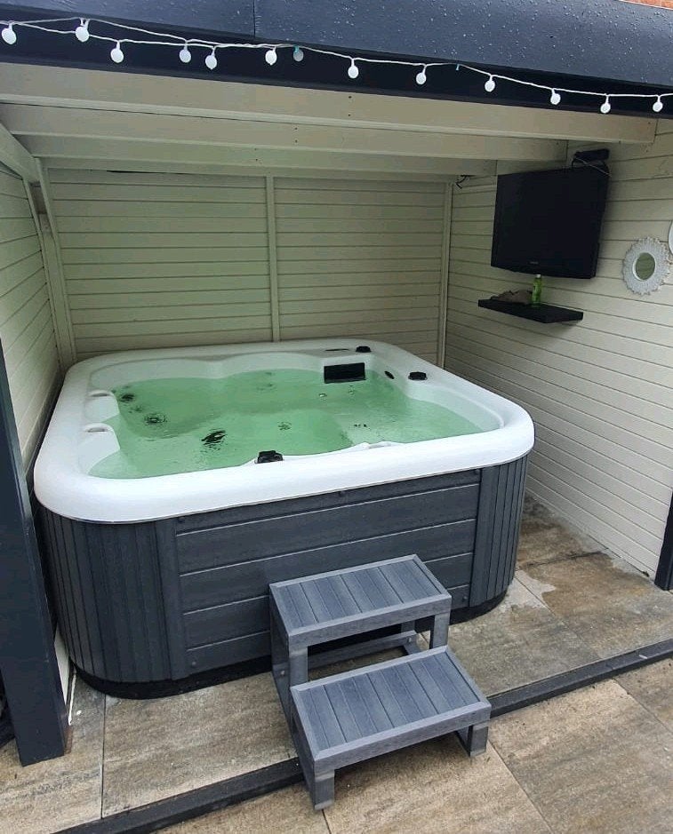 Jacuzzi / Spa Mallorca diamond goedkoopste op MP!, Tuin en Terras, Bubbelbaden en Hottubs, Zo goed als nieuw, Vast, Pomp, Ophalen