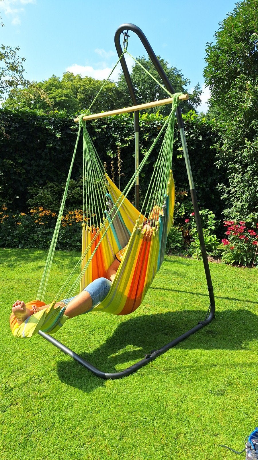 Hangstoel met standaard - Comfortabel en kleurrijk, Tuin en Terras, Ophalen, Zo goed als nieuw, Met standaard, Eenpersoons