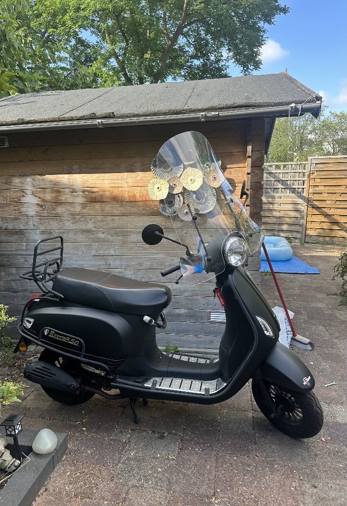 Hippe scooter, voor een handige Harrie, Ophalen, Sanben, Gebruikt, Benzine