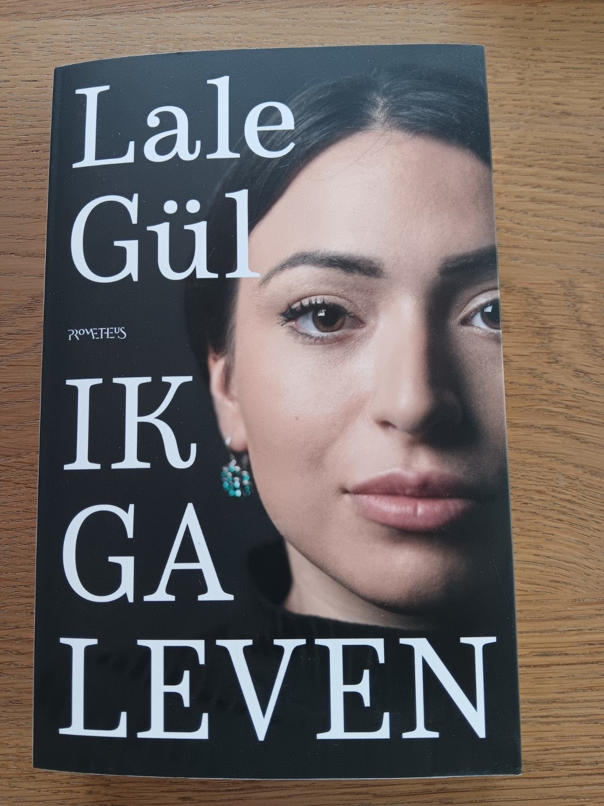 Lale Gül - Ik ga leven (roman), Ophalen of Verzenden, Zo goed als nieuw, Lale Gül, Nederland
