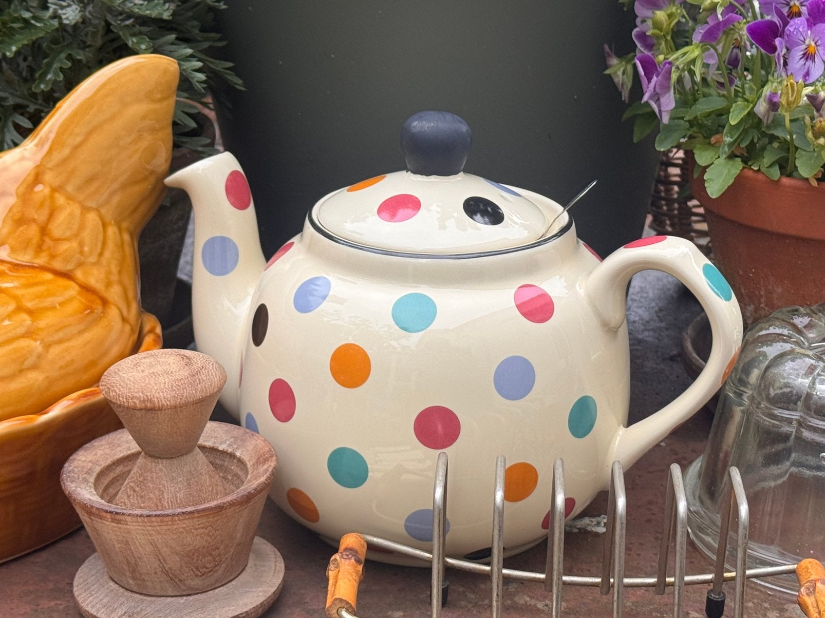 Polkadot Farmhouse theepot met zeefje - London Pottery, Ophalen of Verzenden