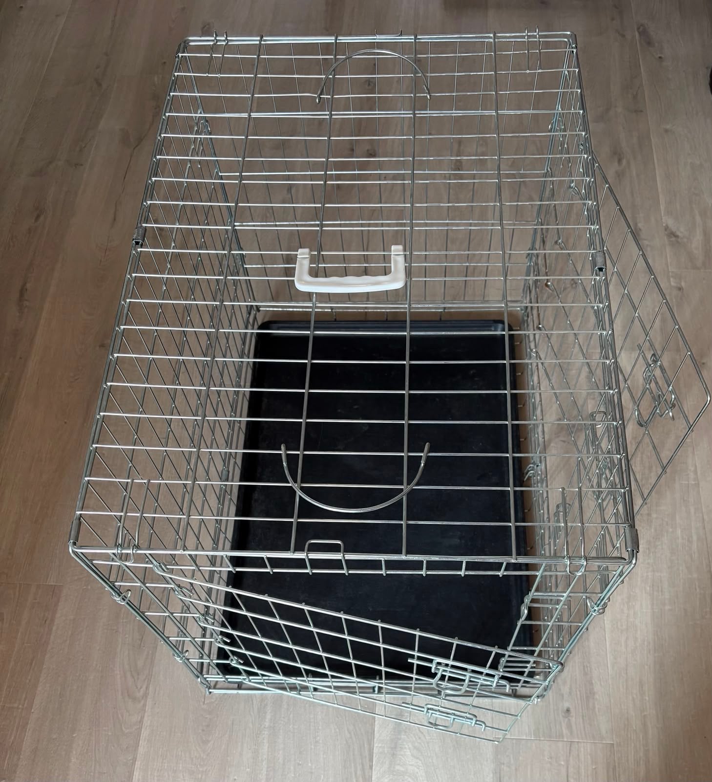 Metalen bench + kunststof bak, openingen korte+lange kant, Dieren en Toebehoren, Ophalen, Zo goed als nieuw, 75 tot 110 cm, Minder dan 65 cm
