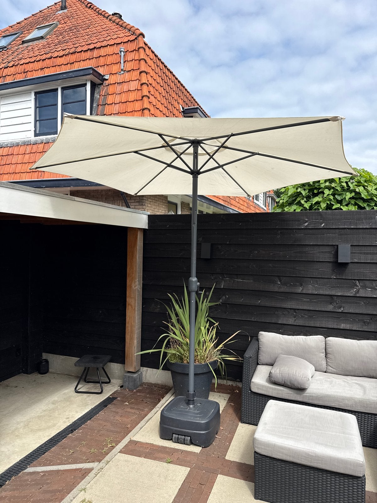 Stok parasol met voet - Gebruikt, lichte beschadiging, Ophalen, Gebruikt, 2 tot 3 meter, Stokparasol