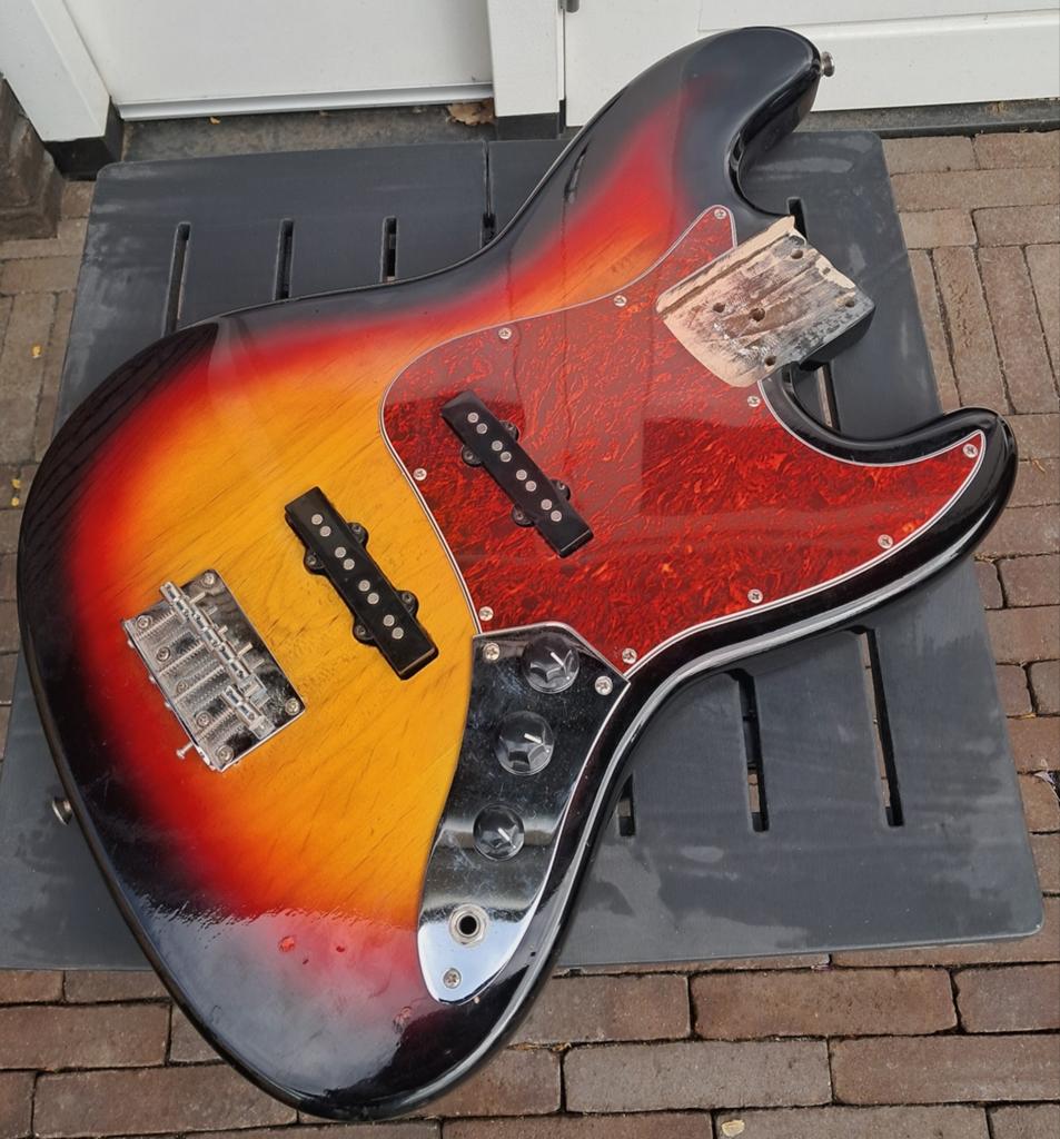 Elzen Jazz Bass body - Sunburst, Muziek en Instrumenten, Snaarinstrumenten | Gitaren | Bas, Ophalen of Verzenden, Gebruikt, Elektrisch