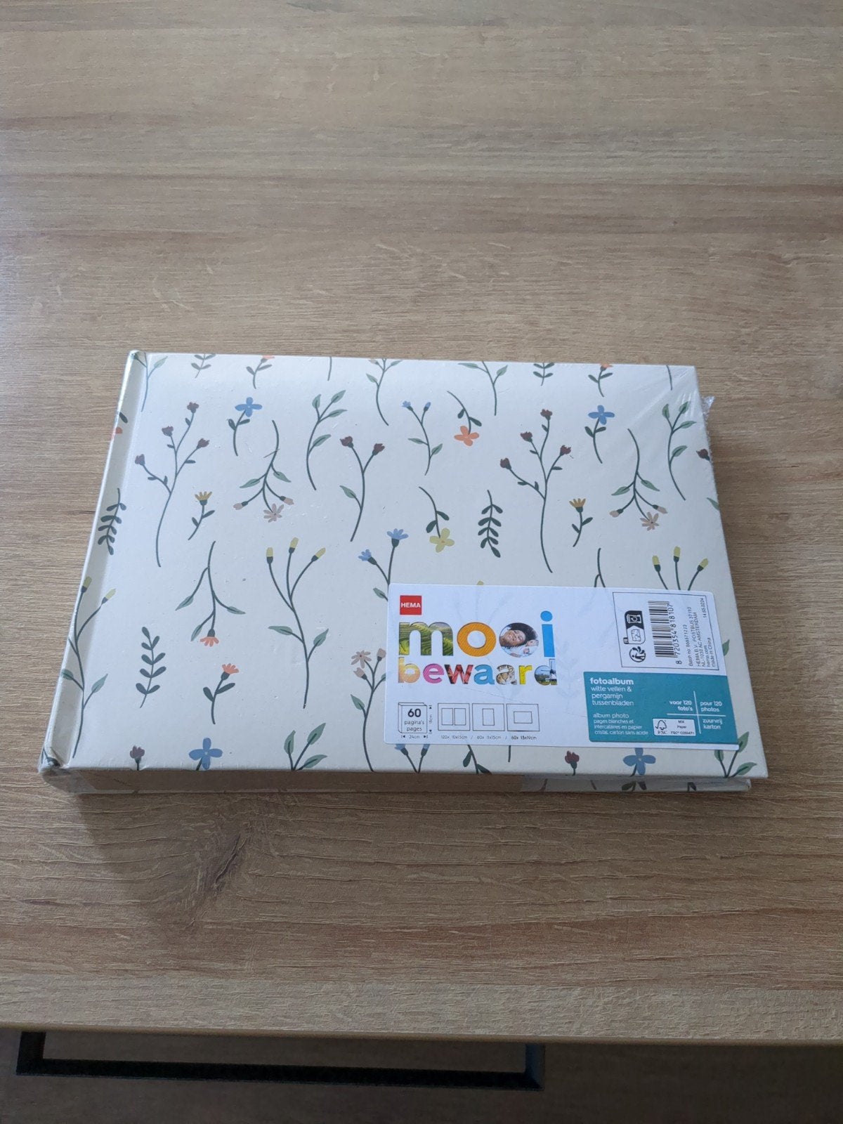 Nieuw Hema fotoalbum 'Mooi Bewaard' met bloemenprint, Audio, Tv en Foto, Fotoalbums en Accessoires, Plakboek, Met pergamijn tussenbladen