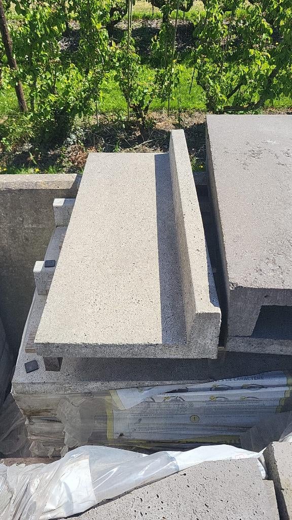 19 stuks zo goed als nieuwe oudhollandse L traptrede grijs, Ophalen, Biels, Zo goed als nieuw, Beton