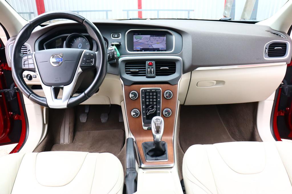 Volvo V40 1.6 T3 Summum O.a: Afn. Haak, Stoelverw, Leder, Na, Voorwielaandrijving, Gebruikt, Huisgarantie, 4 cilinders