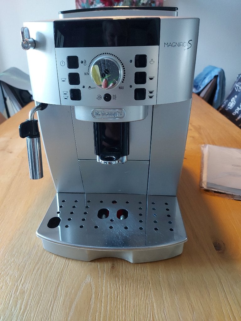 Delonghi Magnifica S, Koffiemachine, Gebruikt, Koffiemachine, 2 tot 4 kopjes, Afneembaar waterreservoir