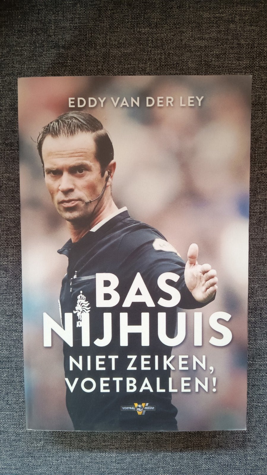 Bas Nijhuis - Niet zeiken, voetballen! gesigneerd, Zo goed als nieuw, Overige sporten, Bas Nijhuis, Eddy van der Ley, Ophalen of Verzenden