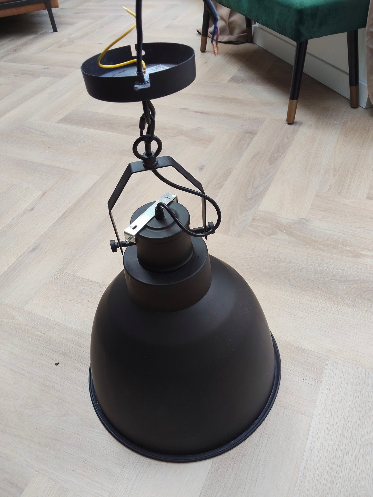 Zwarte hanglamp van Karwei, Huis en Inrichting, Ophalen of Verzenden, Gebruikt, Metaal, E27 (groot)
