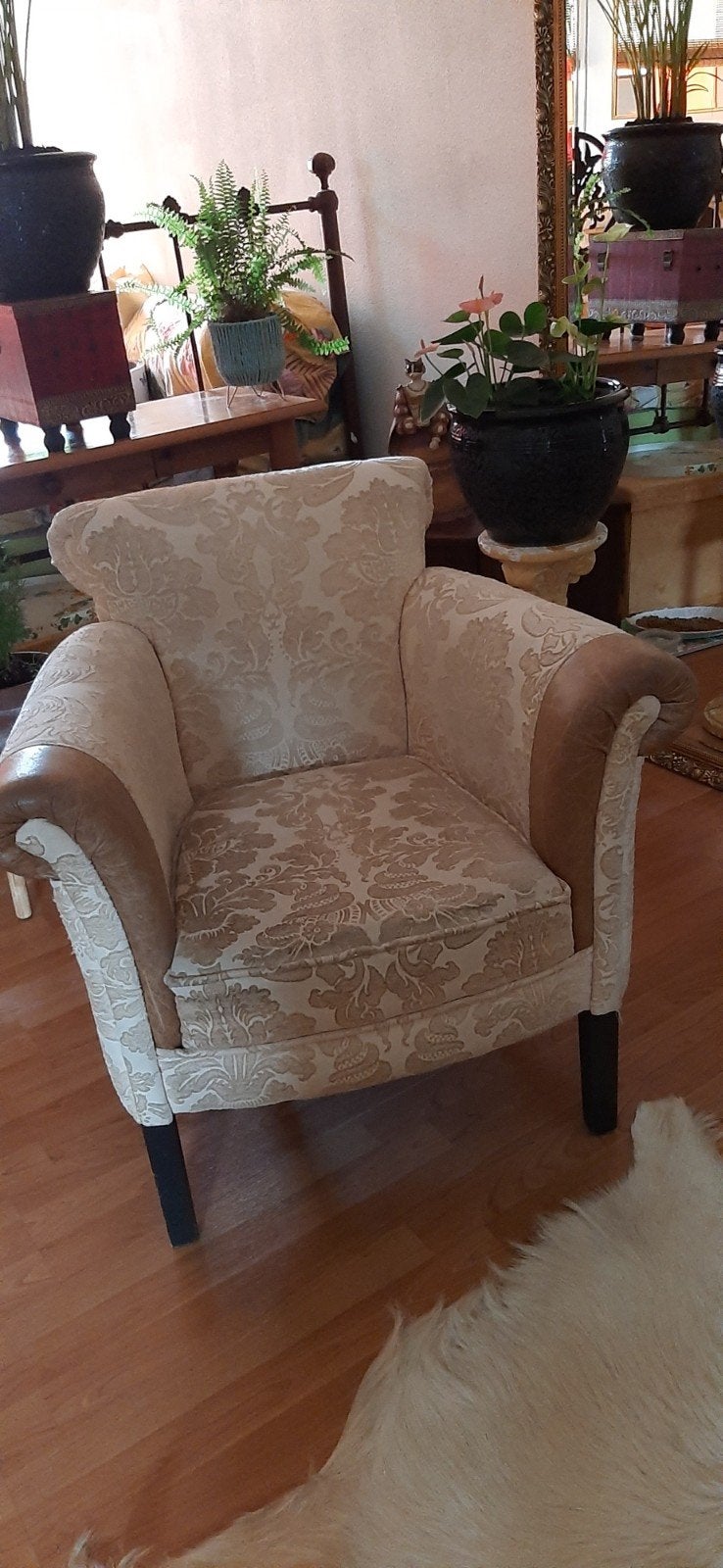 Comfortabele fauteuil met bloemmotief en leren accenten, Huis en Inrichting, Fauteuils, Ophalen, Gebruikt, Klassiek, Comfortabel