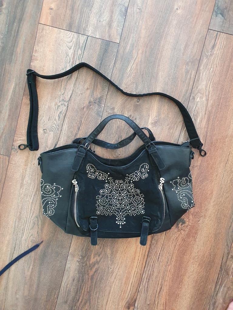 Zwarte handtas met studs en afneembare schouderband, Ophalen of Verzenden, Zo goed als nieuw, Zwart, Handtas