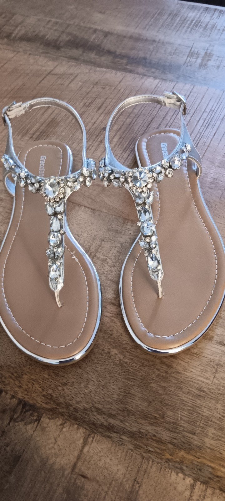 Zilverkleurige sandalen met strass steentjes, Ophalen, Overige kleuren, Sandalen of Muiltjes, Zo goed als nieuw
