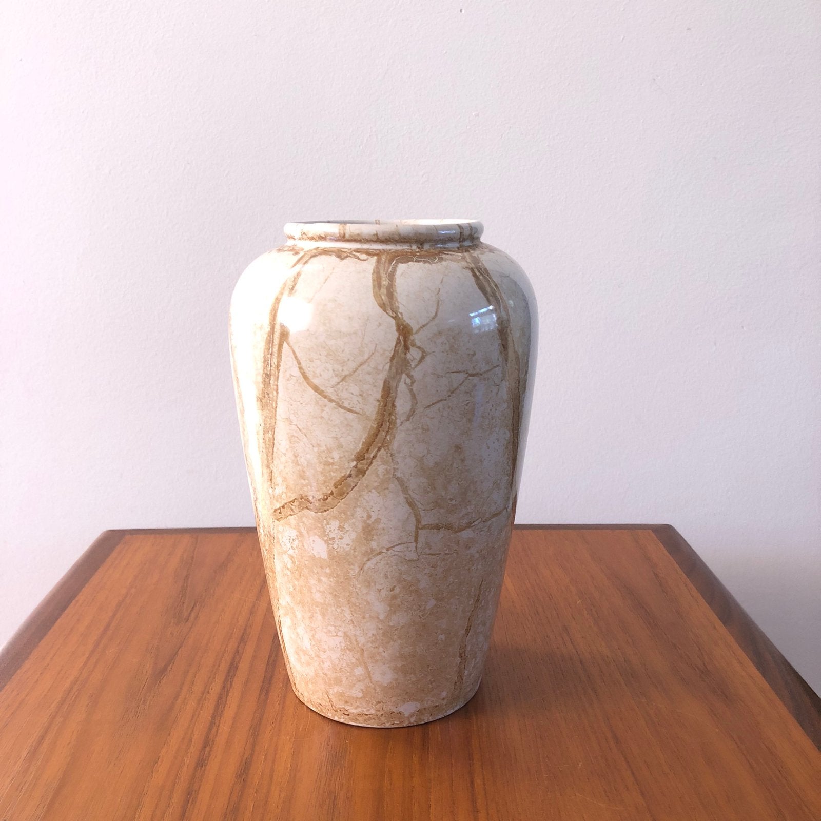 W. Germany vaas – Beige Marmerlook / Aders | Jaren 70, 24 cm, Beige, Ophalen of Verzenden, Zo goed als nieuw