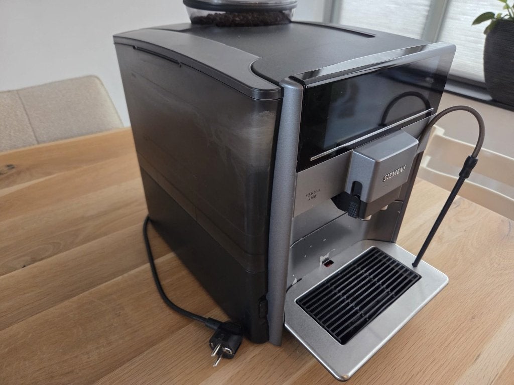 Siemens EQ6 Plus S100 Koffiezetapparaat, Witgoed en Apparatuur, Ophalen, Afneembaar waterreservoir, Gebruikt, Koffiemachine
