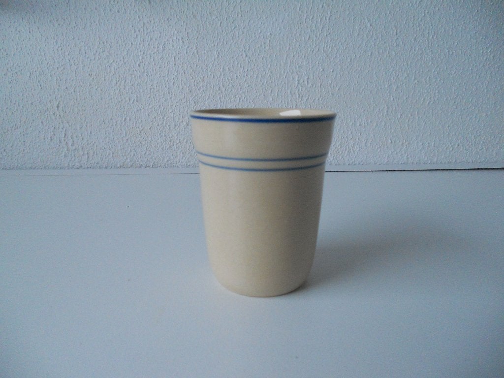 Regout beker met blauwe rand, Antiek en Kunst, Antiek | Servies los, Ophalen of Verzenden