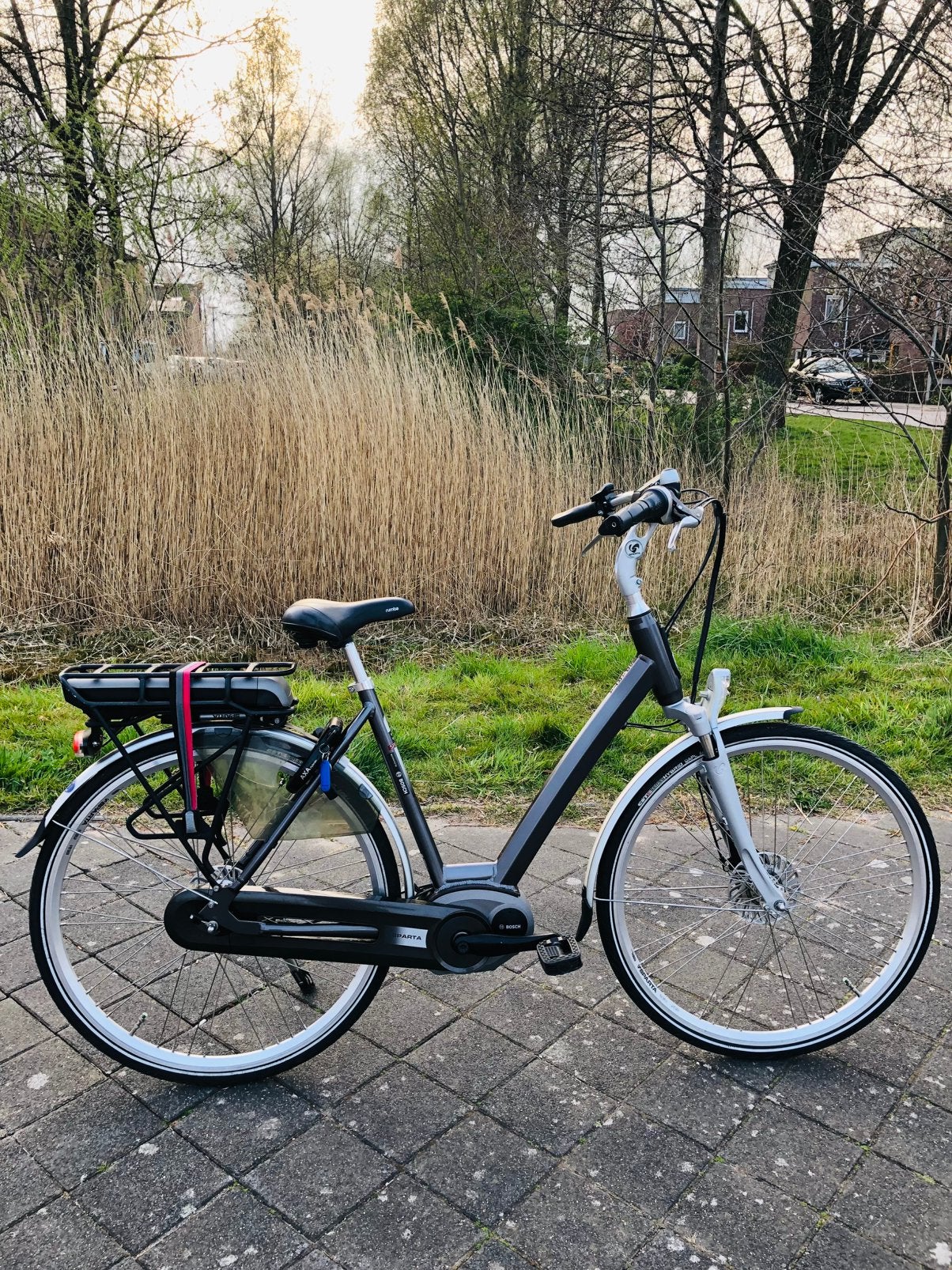 Sparta B2 elektrische fiets Bosch middenmotor 3600 km 2 accu, Ophalen, Zo goed als nieuw, 50 km per accu of meer, Sparta