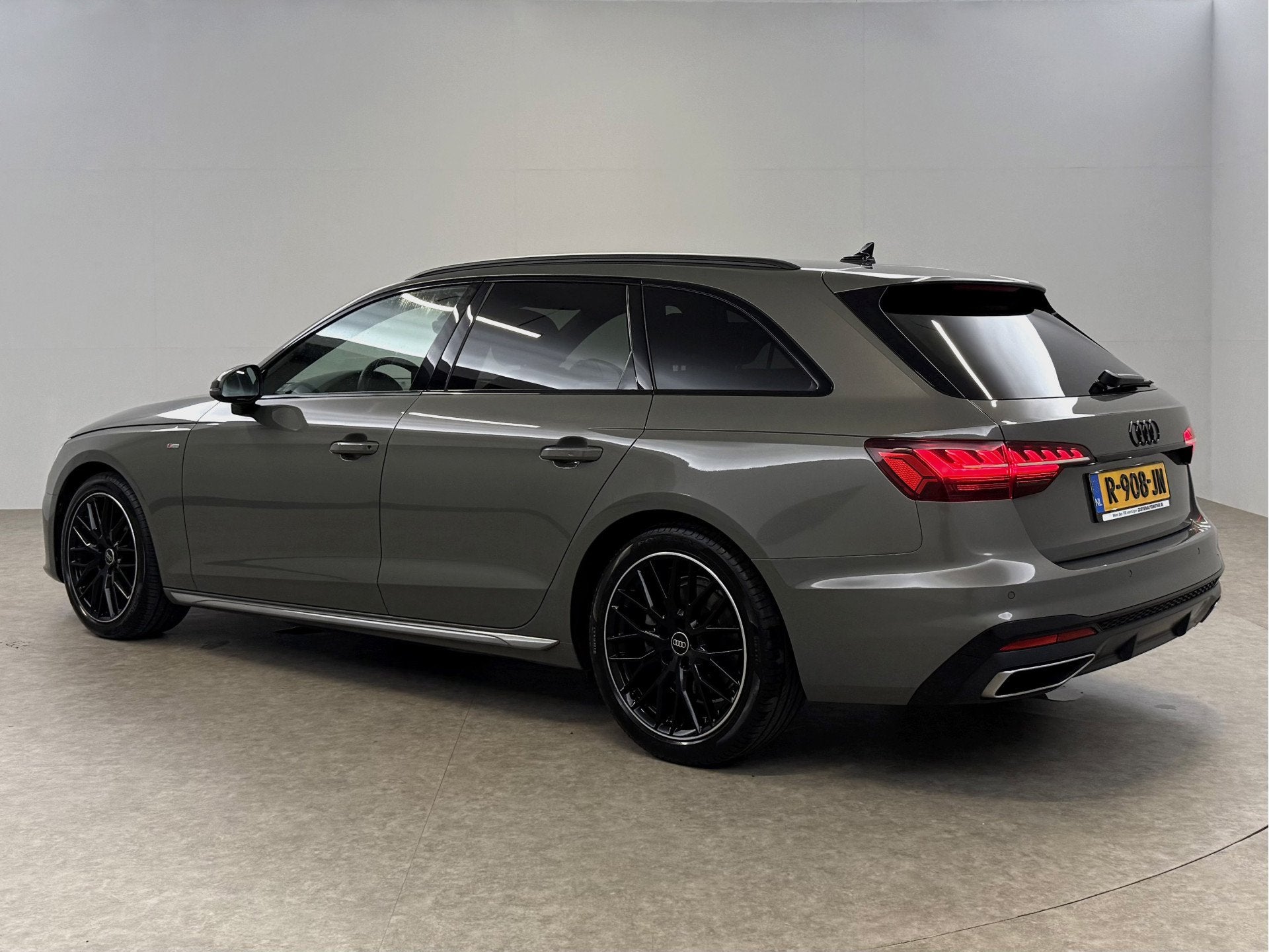 Audi A4 35 TFSI S-line 150PK Black Optic | Virtual | Carplay, Auto's, Audi, Gebruikt, Euro 6, A4, Origineel Nederlands
