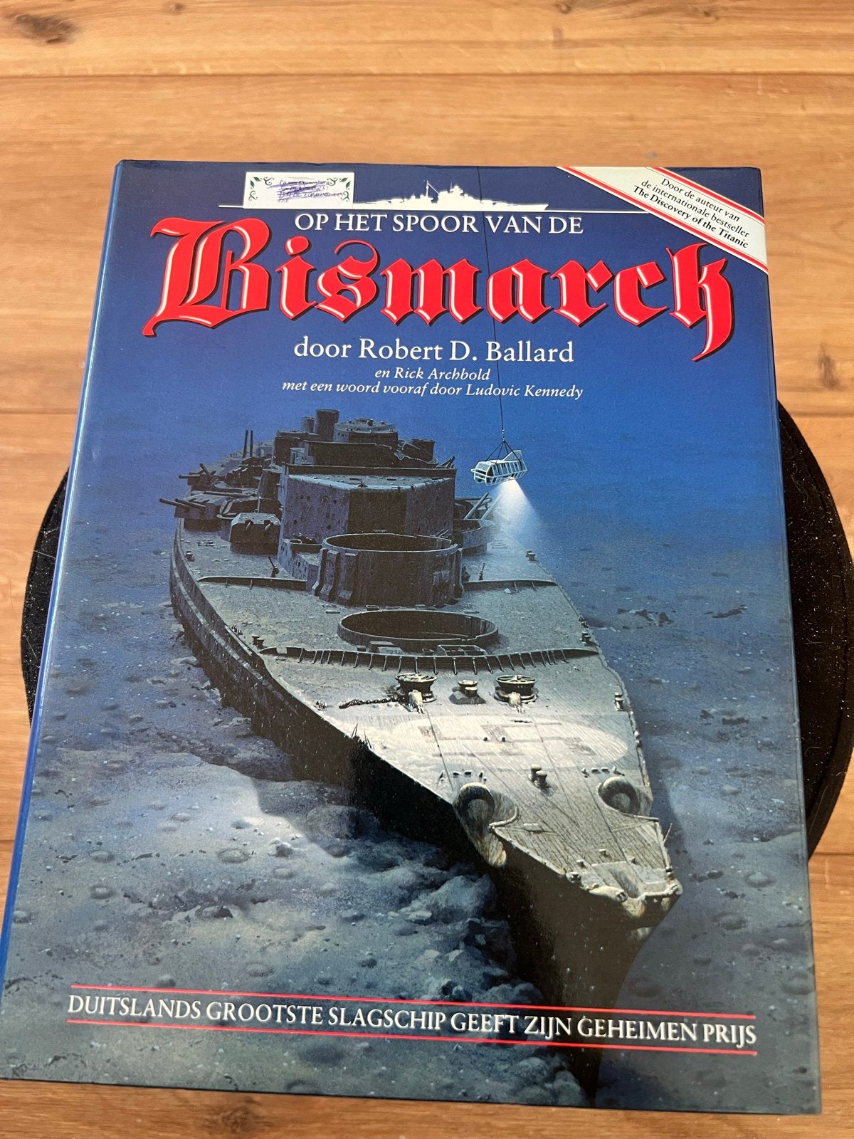 Op het Spoor van de Bismarck - Robert D. Ballard, Ophalen of Verzenden, Tweede Wereldoorlog, Zo goed als nieuw, Marine