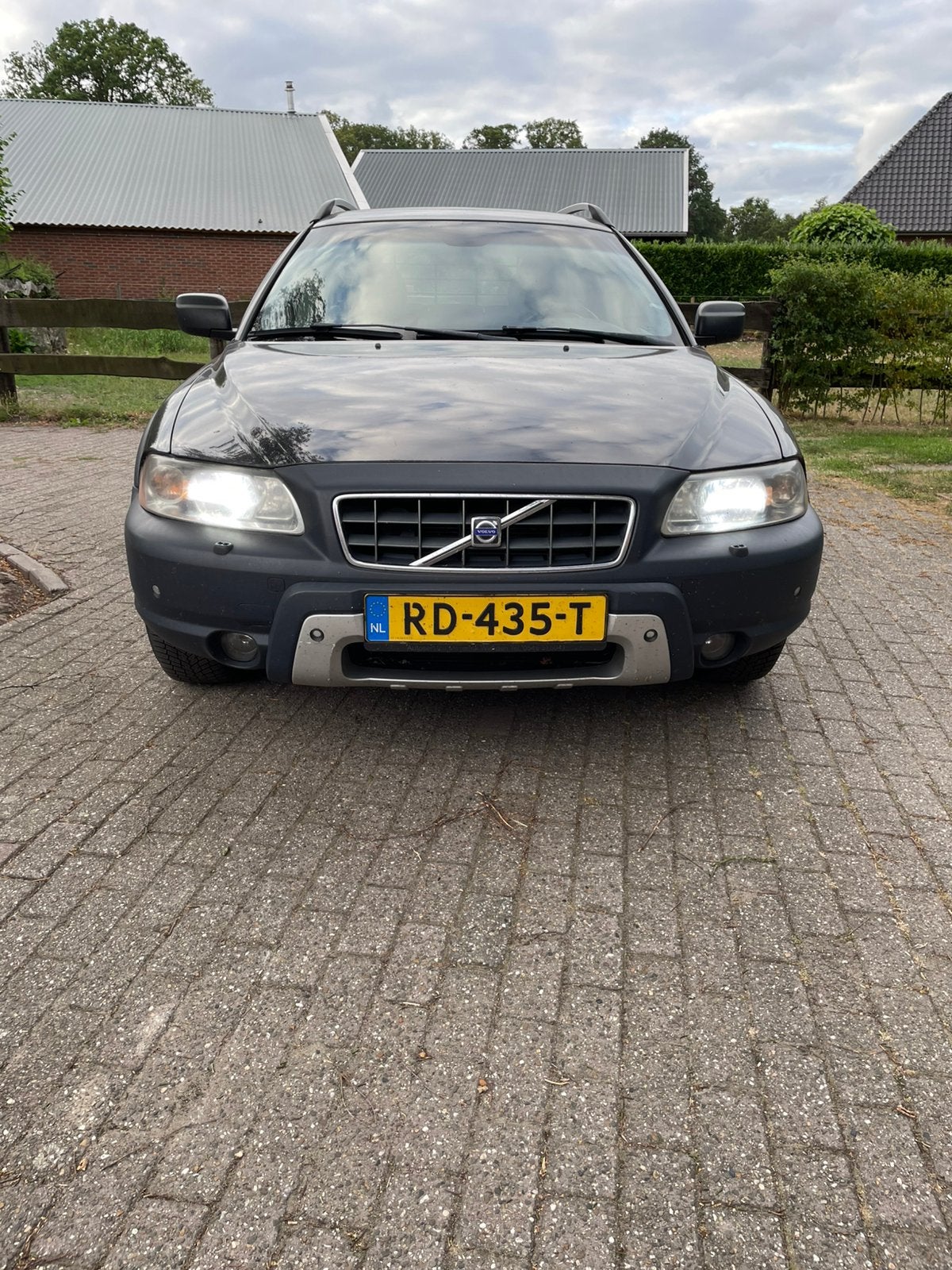 Volvo XC70 2.4 D5 AWD Geartronic 2006 Zwart, Auto's, Automaat, 1800 kg, Zwart, 197 €/maand