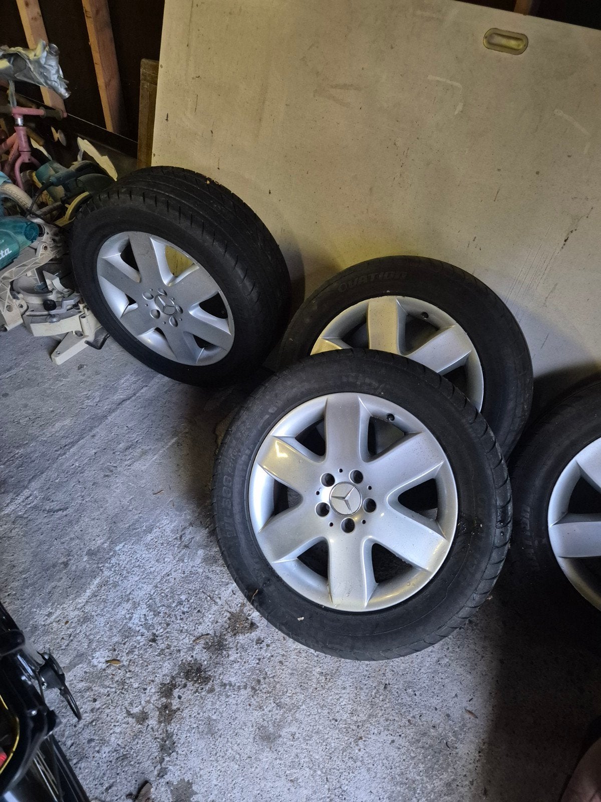 Mercedes 17 inch velgen met banden 7J x 17 ET 56, Ophalen, Gebruikt, Banden en Velgen, 17 inch