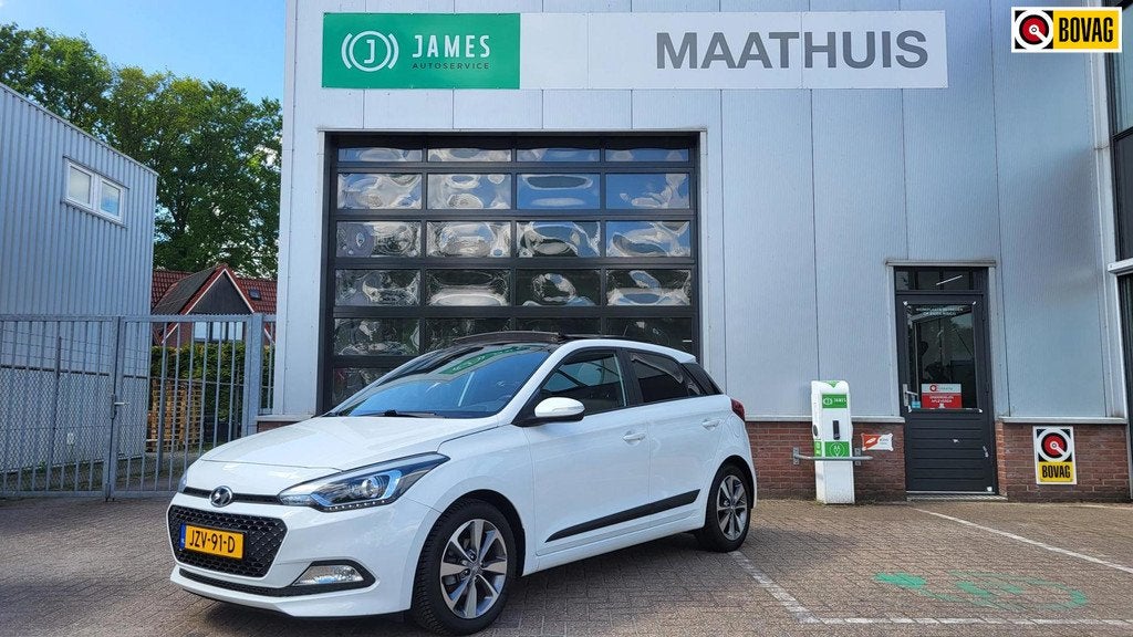 Hyundai I20 1.2 HP i-Motion Premium panorama dak-stoel verwa, Auto's, Hyundai, Gebruikt, 4 cilinders, Wit, Bedrijf