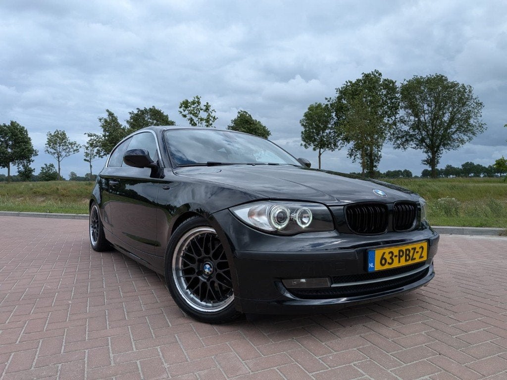 BMW 1-Serie 118I 3DR 2010 - Origineel Nederlands! Jaar APK!, 1-Serie, 1995 cc, 4 stoelen, Zwart