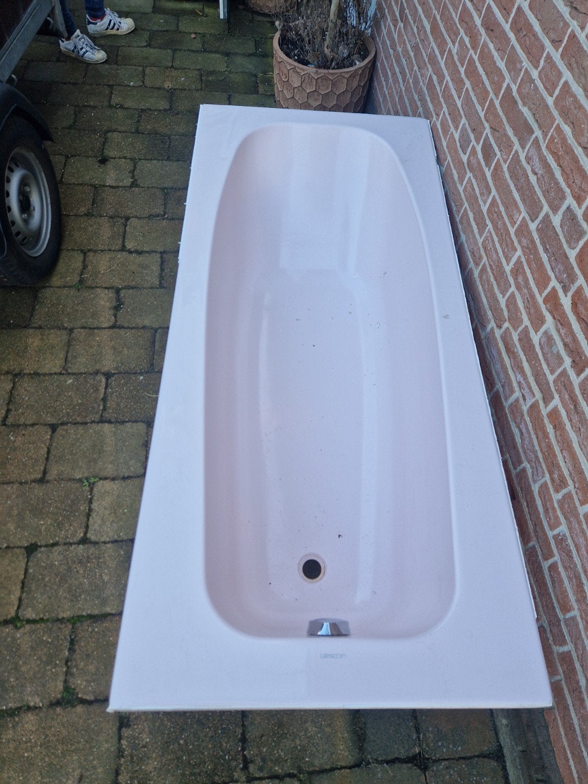 Roze ligbad, gebruikt gratis af te halen deze week daarna ga, Ophalen, Gebruikt, Bad
