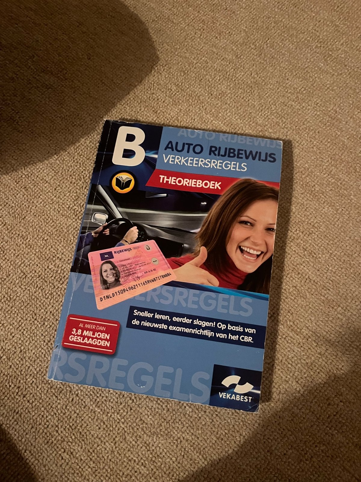 Theorieboek Auto Rijbewijs B Verkeersregels Vekabest, Ophalen of Verzenden, Zo goed als nieuw, Overige niveaus