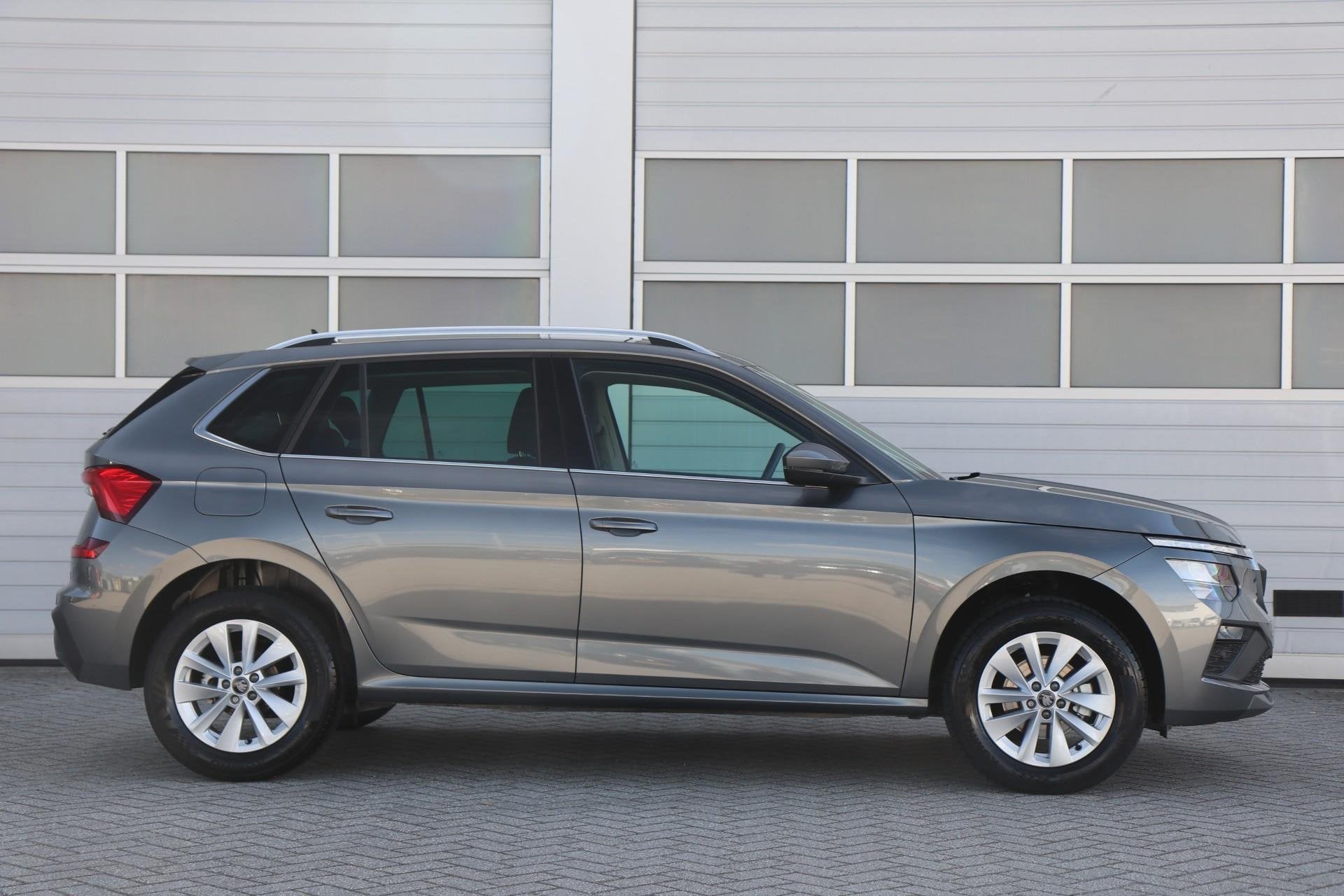 Skoda Kamiq 1.0 TSI 115pk DSG Selection | Camera | Smartlink, Auto's, 12 maanden, Stof, Gebruikt, Euro 6