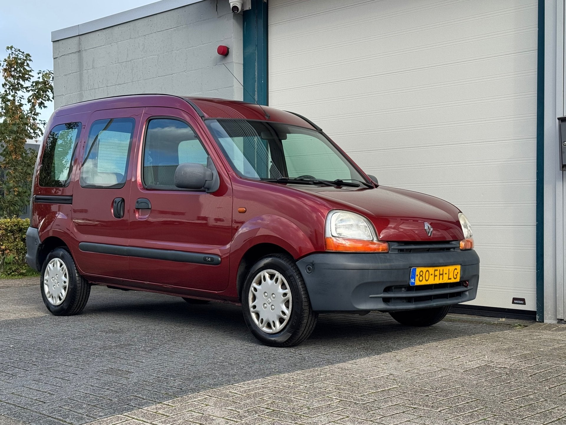 Renault Kangoo 1.4 RN Automaat Rolstoelauto, Auto's, Renault, Gebruikt, 4 cilinders, 49 €/maand, Origineel Nederlands
